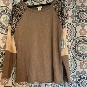 Woman’s Long Sleeve Top Size XL